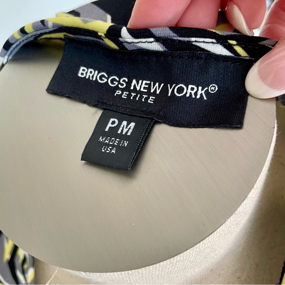 Briggs NY Floral Twist-Front Blouse - Black, Yellow, and Gray Size: PM NWOT - Picture 7 of 12